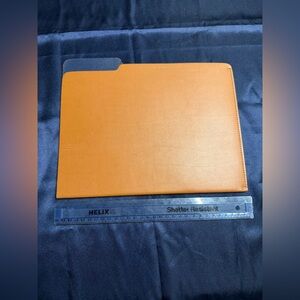 NWOT Levenger Wall Street File Folder Color Saddle Brown Leather